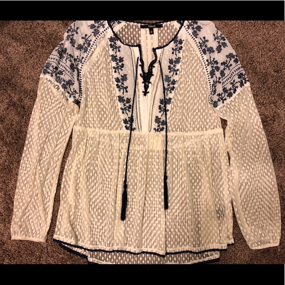 Women’s Buckle Black brand embroidered blouse
